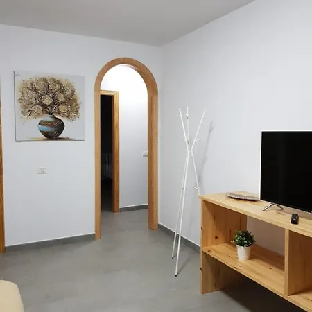 Privado En Zona Tranquila Y Proxima Al Aeropuerto Tf Norte Y A La Ciudad De .