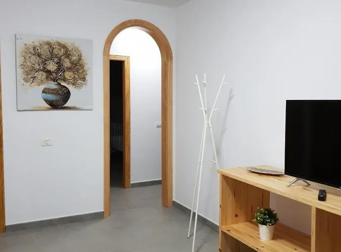 Privado En Zona Tranquila Y Proxima Al Aeropuerto Tf Norte Y A La Ciudad De .