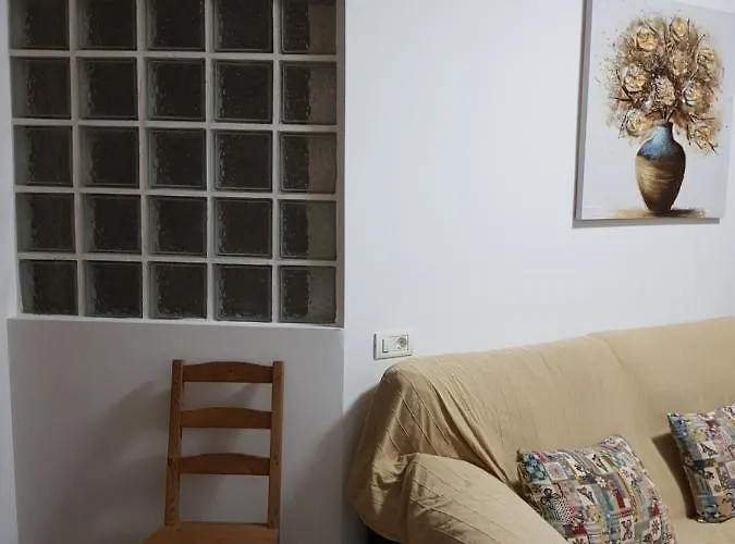 Privado En Zona Tranquila Y Proxima Al Aeropuerto Tf Norte Y A La Ciudad De . *