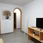 Privado En Zona Tranquila Y Proxima Al Aeropuerto Tf Norte Y A La Ciudad De .